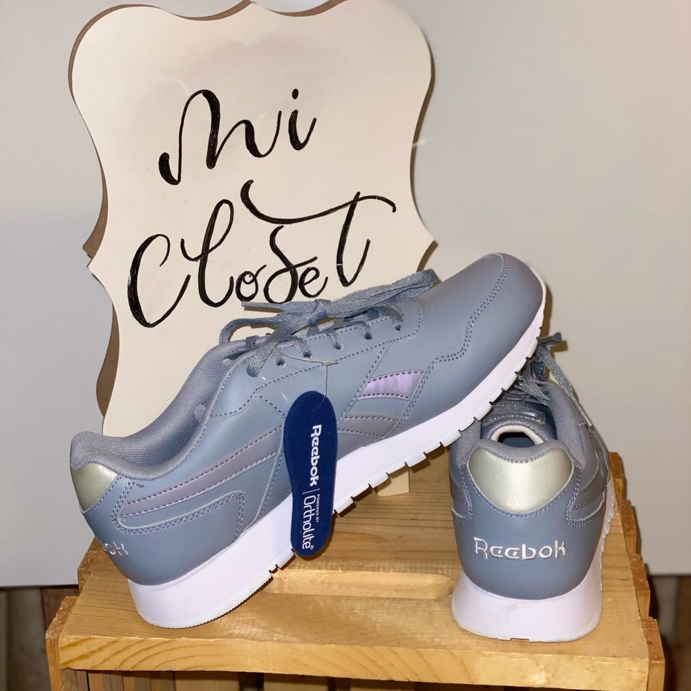 🔴 SOLD!! NWOB Reebok Classic Sneakers Size 8.5